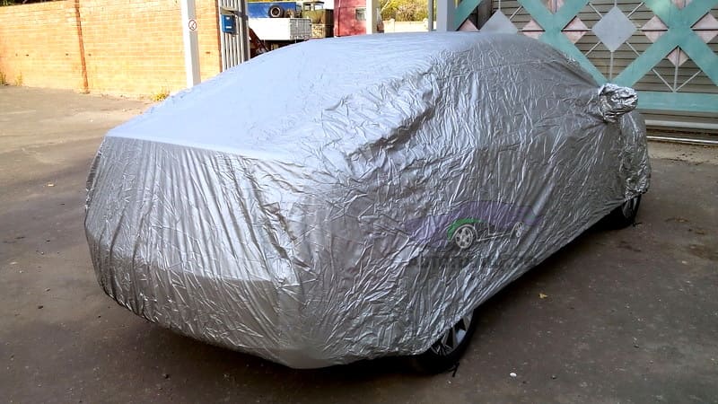 Защитный чехол на Hyundai Solaris седан вид сзади