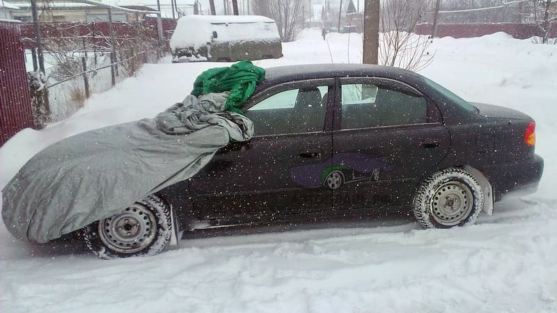 Защитный тент для седана Kia Spectra вид сбоку