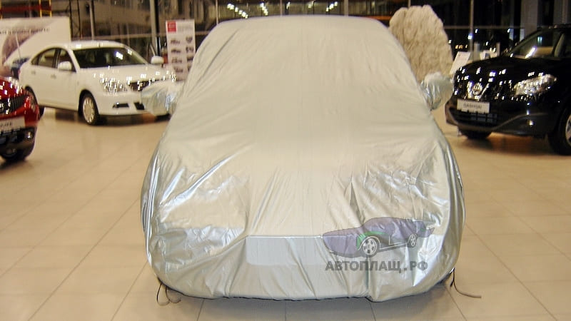 Чехол на хэтчбек Nissan Note вид спереди