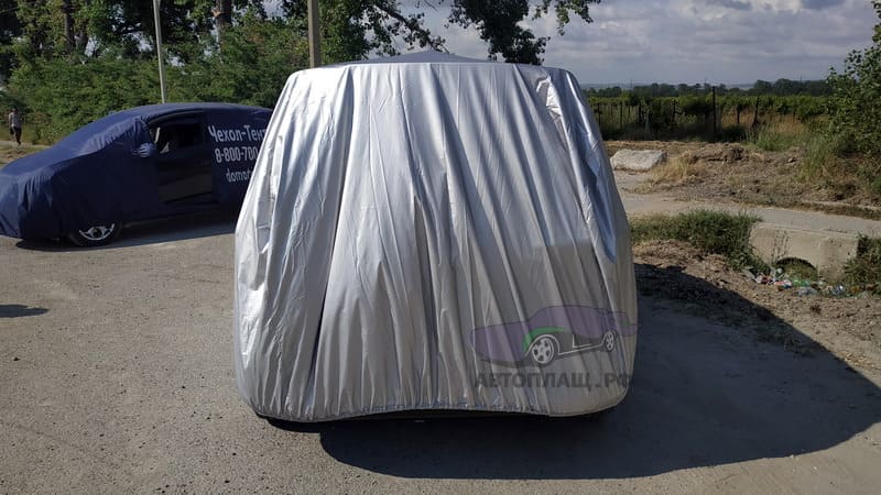 Чехол на автомобиль Toyota Sienta вид сзади